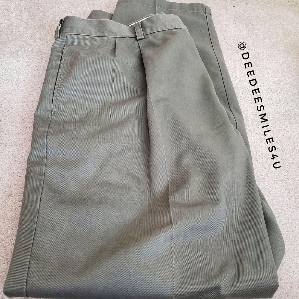 LL Bean Natural Fit Pants size 40 Inseam 34 Gray